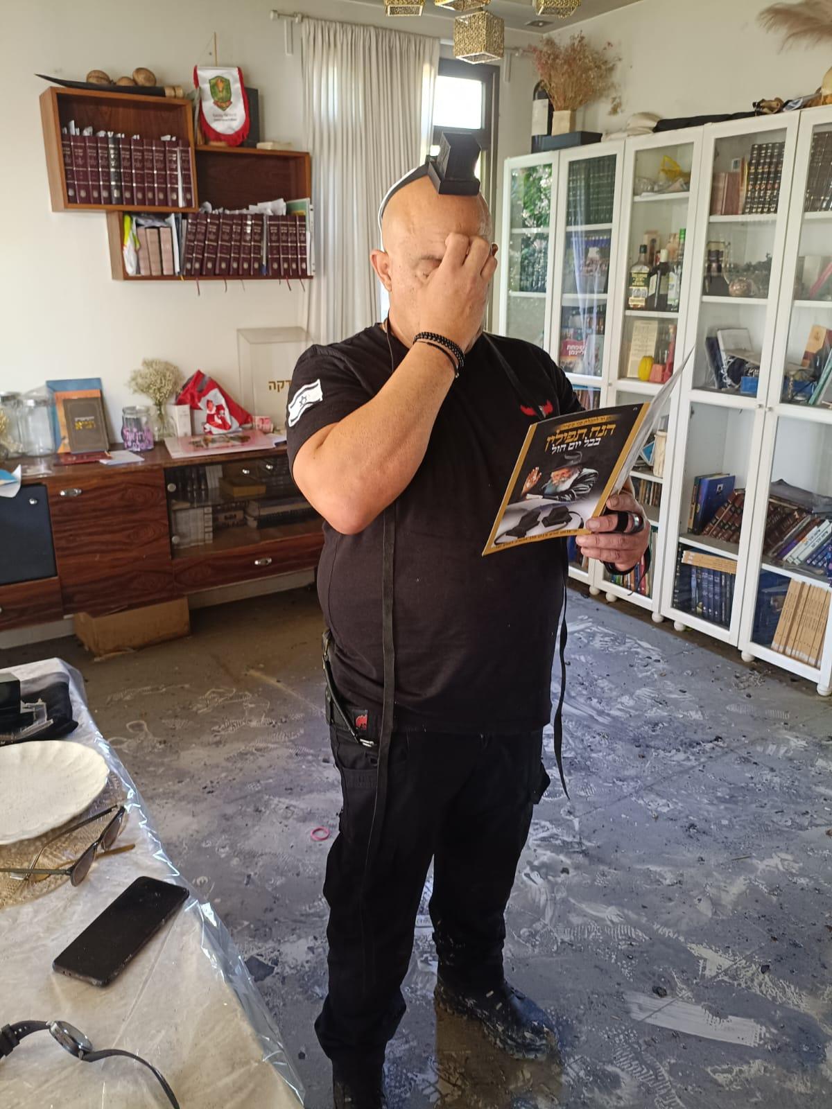 במוצאי השבת, בין ההריסות — פעילות השליחות ממשיכה